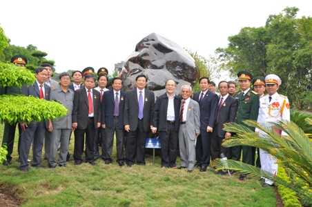 Nghe an trao tang da.dai bieu chup anh