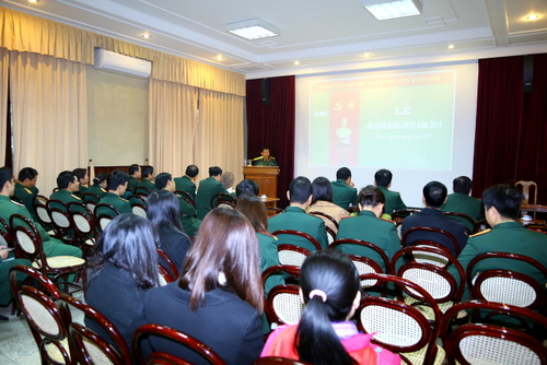 van phong ra quan huan luyen 2017