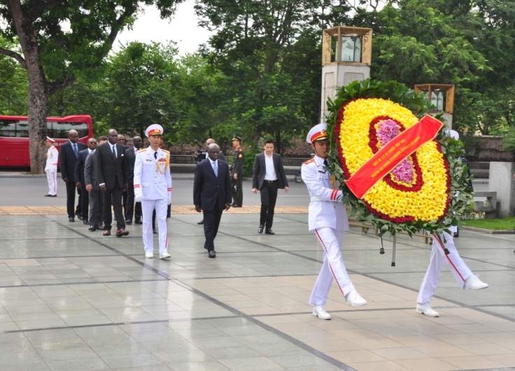 Bo truong ngoai gia Bo Bien Nga 1