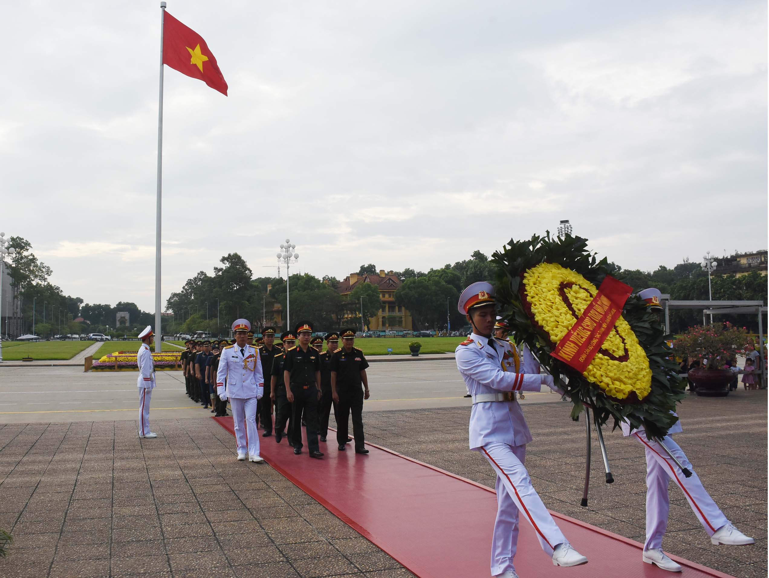 Thanh nien Quan doi Lao 4