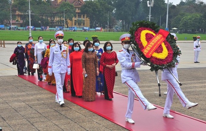 phu nu phuong ngoc ha