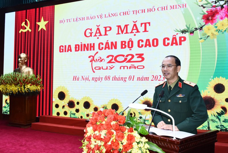 gap mat can bo cuoi nam 3