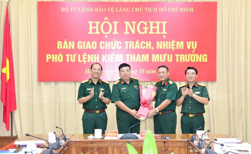 ban giao pho tu lenh 4