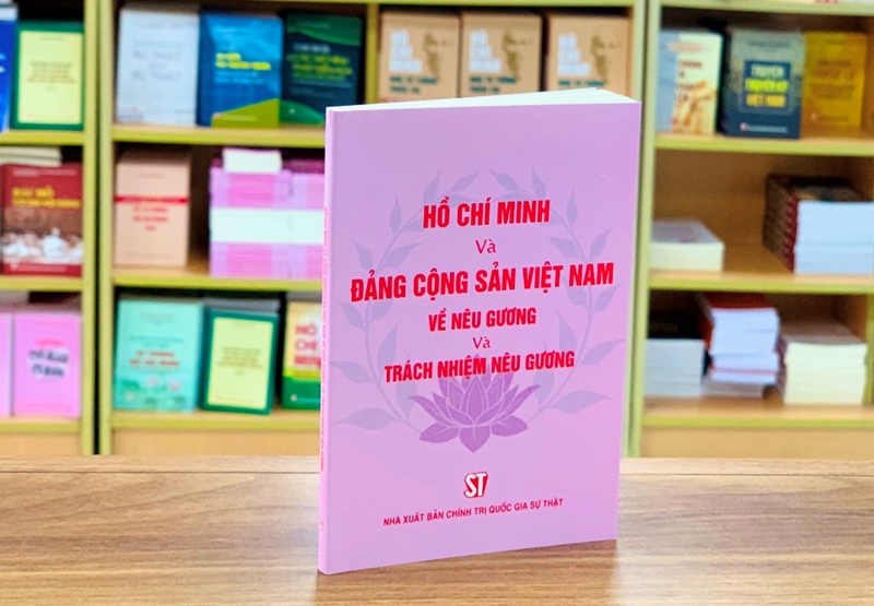 ho chi minh neu guong