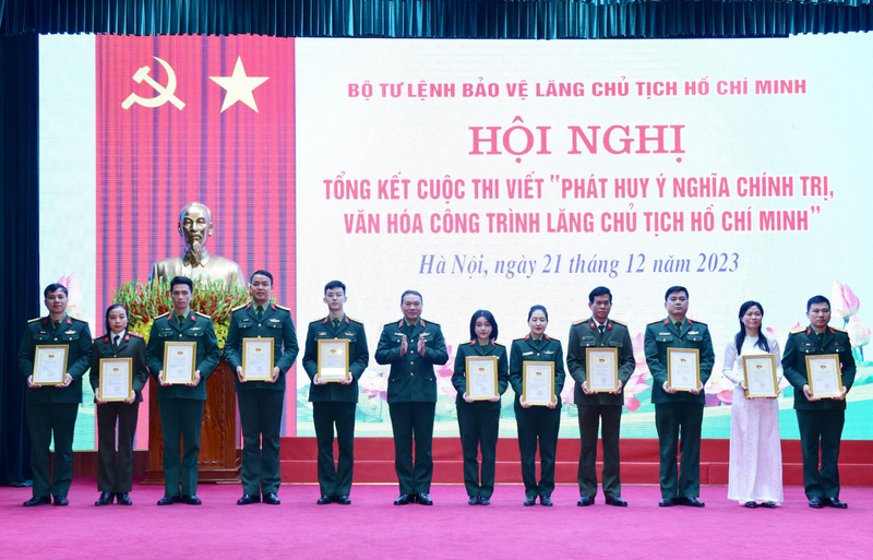 trao giai thi viet 1