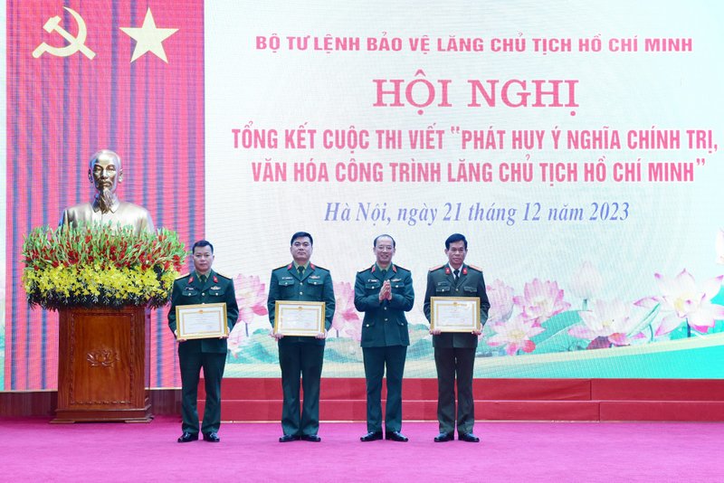 trao giai thi viet 3