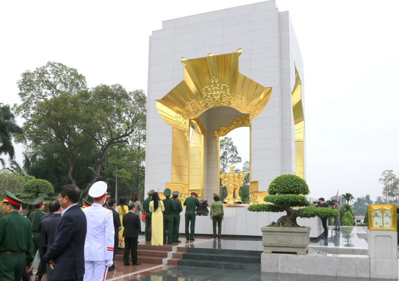 KHOI DANG HOA 2