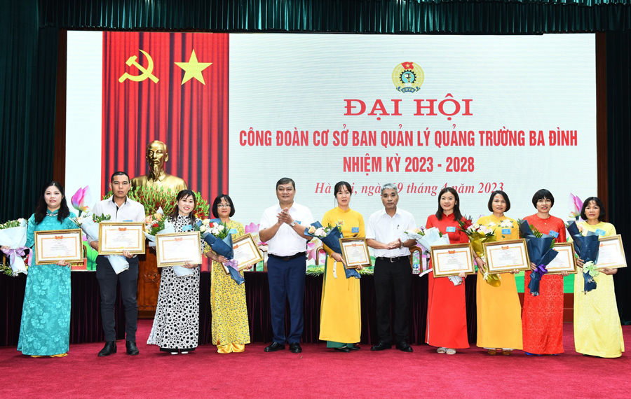 cong doan quang truong tao khen thuong