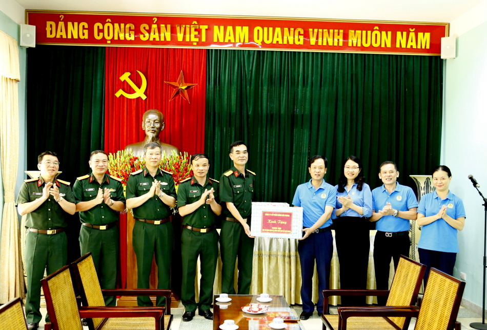 cang hai phong tang qua 1