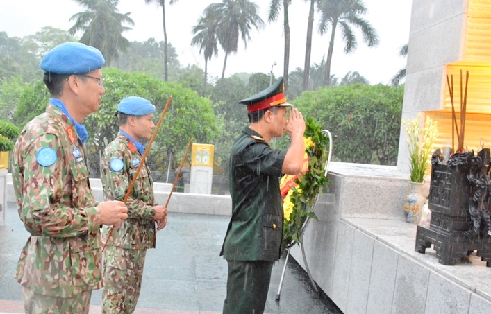 cuc gin giu hoa binh tuong niem 2