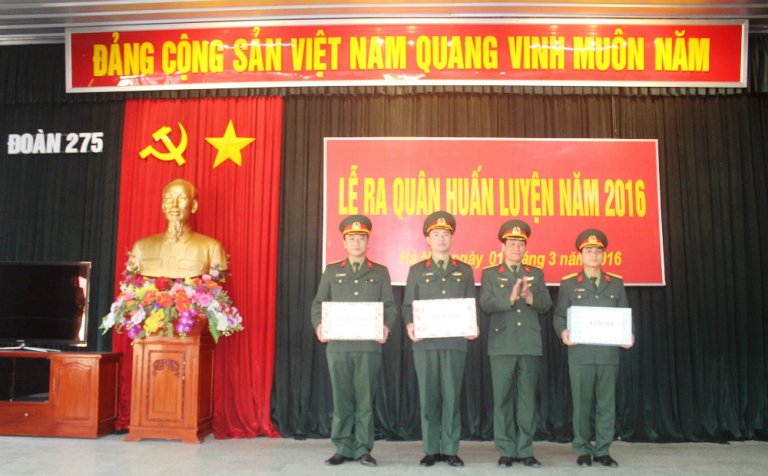 ra quan huan luyen 275 trao thuong