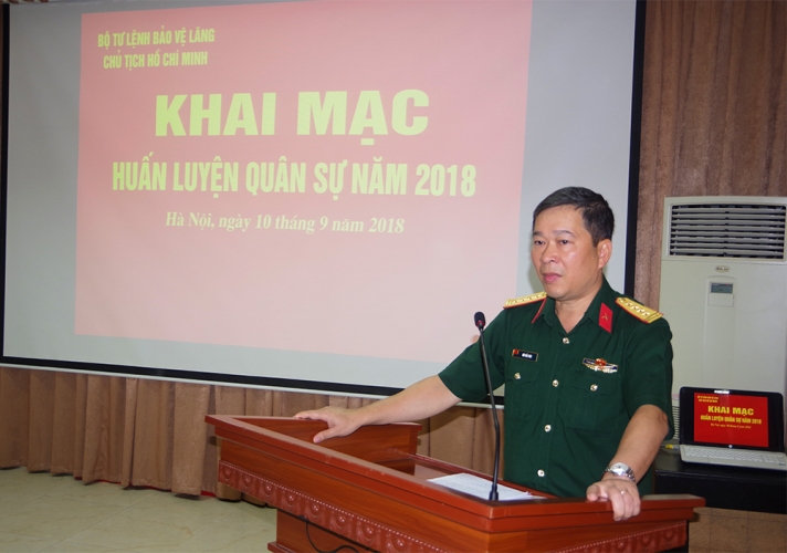 khai mac huan luyen 2018