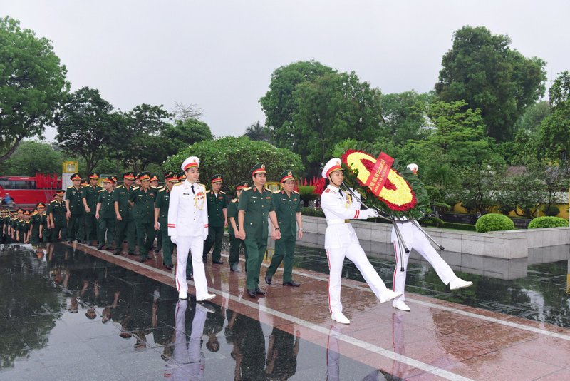 tuong niem ahls binh doan 12