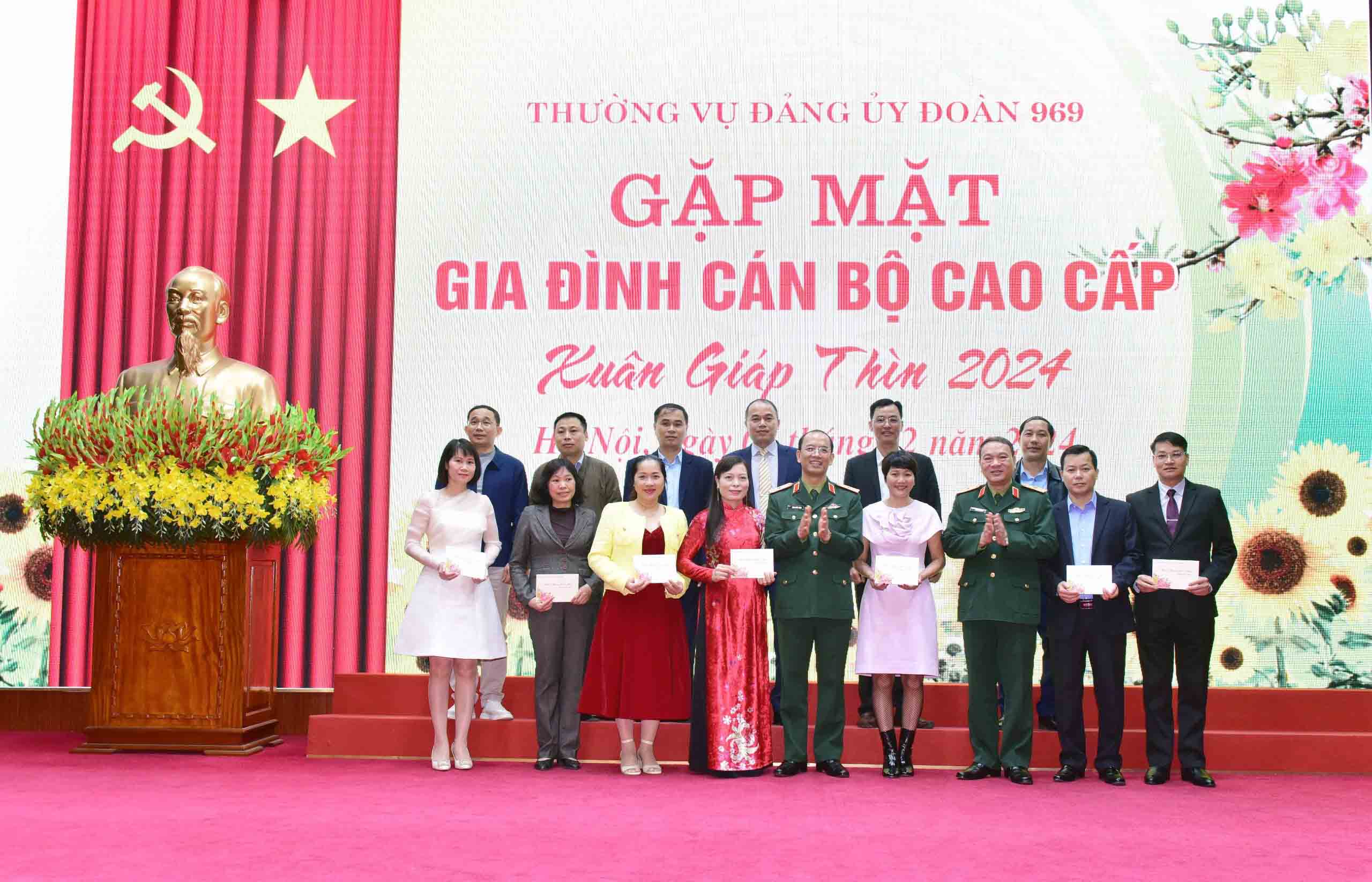 gia dinh can bo tt 6