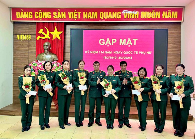 gap mat phu nu 8 3 2