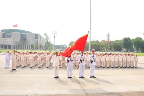 phu-nu-bo-cong-an-bao-cong-2015-bqllang-gov-vn