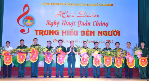 hoi-dien-van-nghe-quan-chung-bo-tu-lenh-2015-1