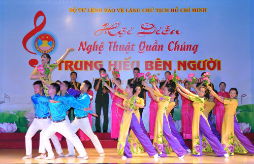 hoi-dien-van-nghe-quan-chung-bo-tu-lenh-2015-10