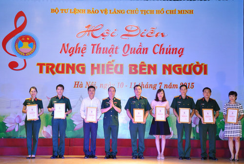 hoi-dien-van-nghe-quan-chung-bo-tu-lenh-2015-15