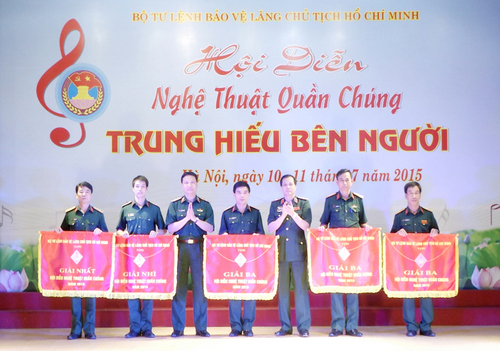 hoi-dien-van-nghe-quan-chung-bo-tu-lenh-2015-16